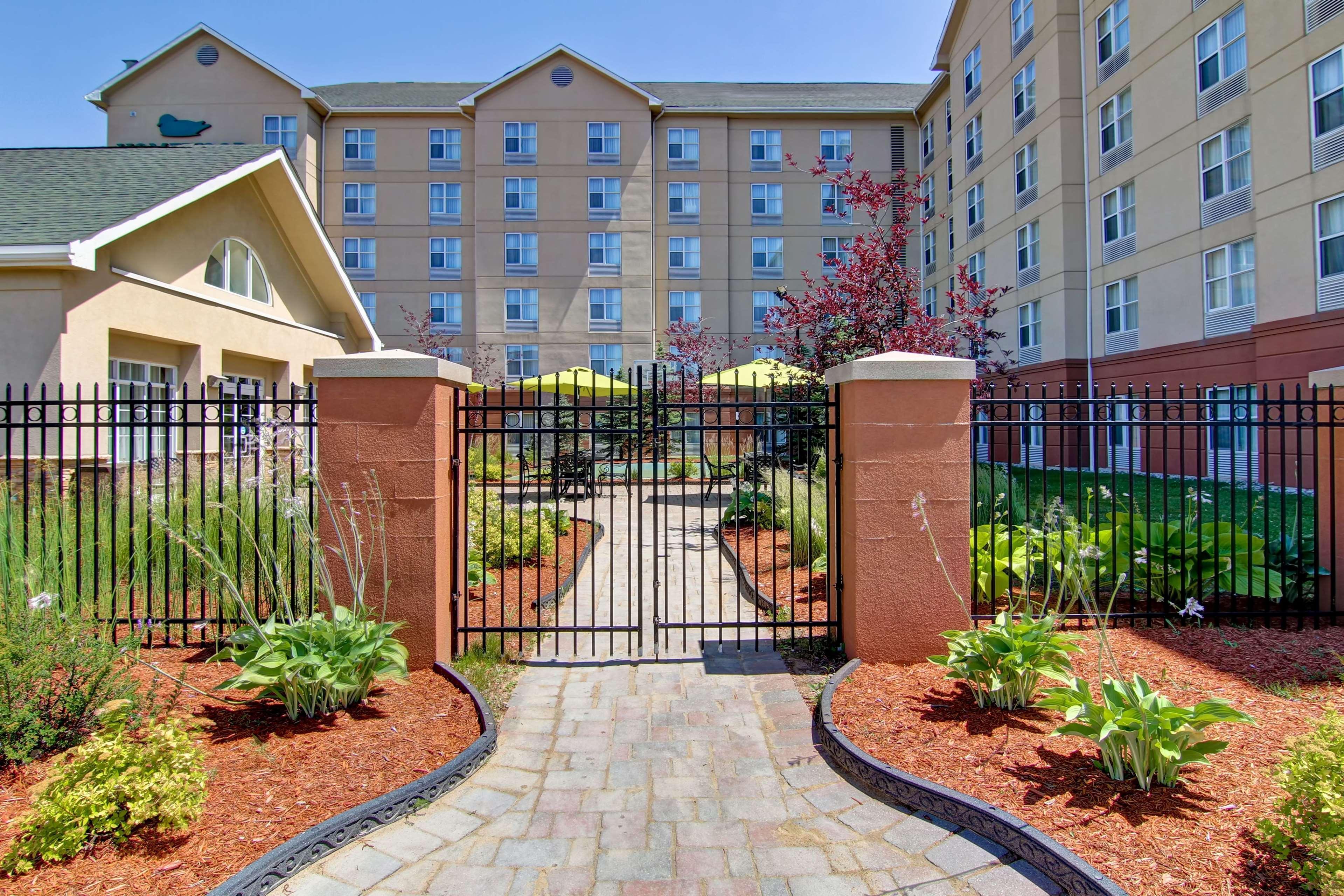 Homewood Suites By Hilton Toronto Місісаґа Екстер'єр фото